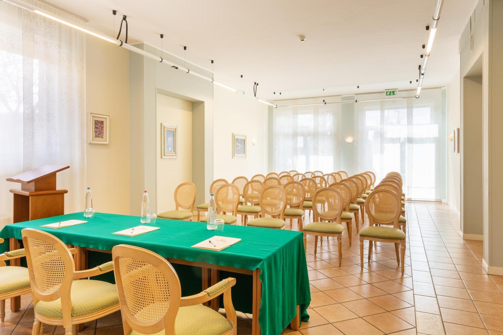 Hotel Tuder Тоді Екстер'єр фото