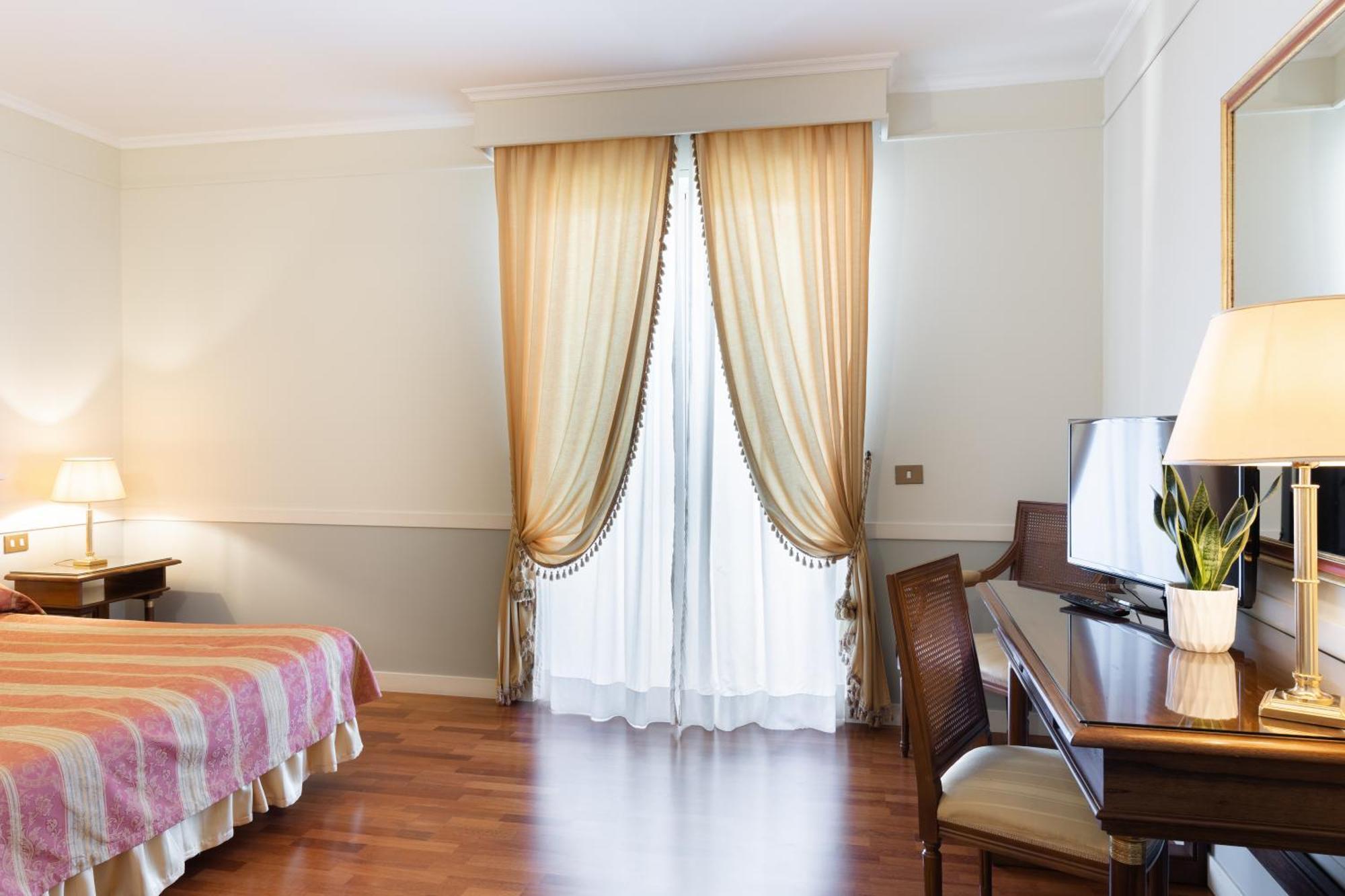 Hotel Tuder Тоді Екстер'єр фото