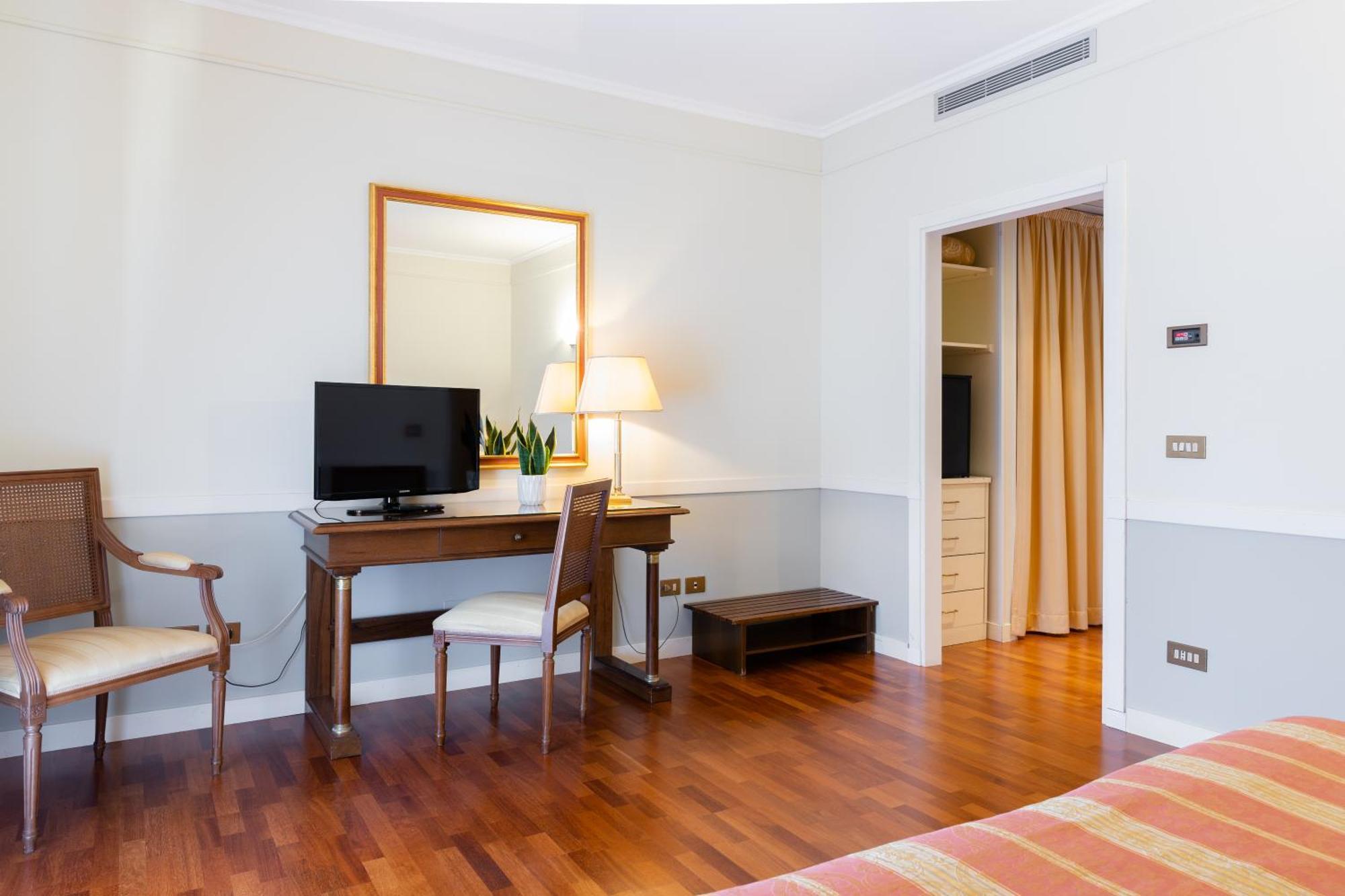 Hotel Tuder Тоді Екстер'єр фото