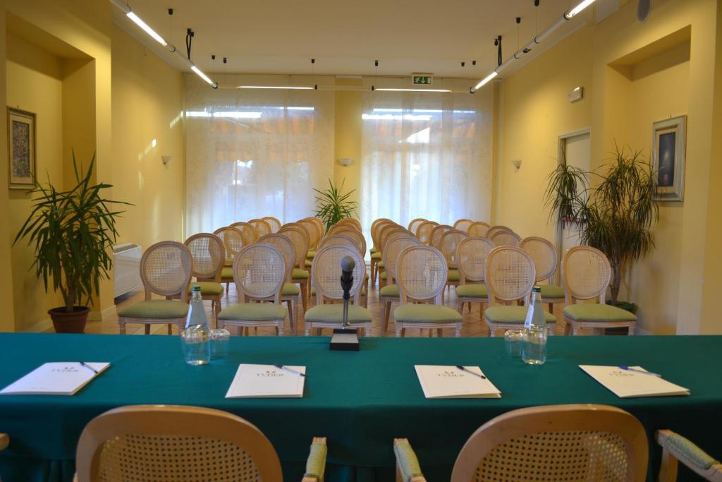 Hotel Tuder Тоді Екстер'єр фото