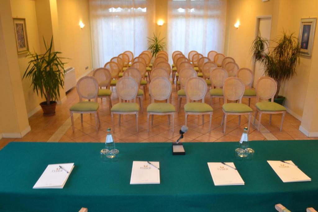 Hotel Tuder Тоді Екстер'єр фото