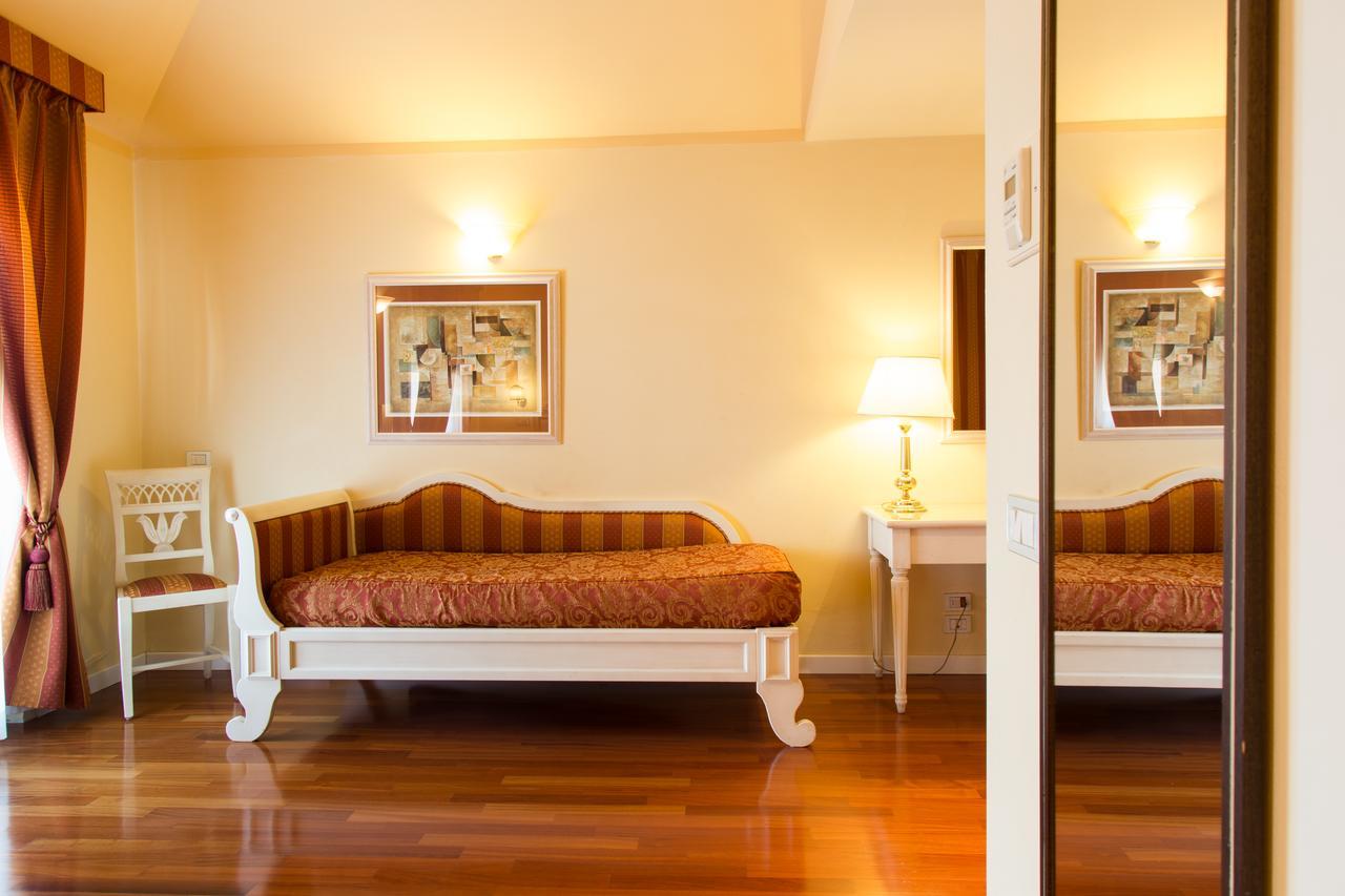 Hotel Tuder Тоді Екстер'єр фото